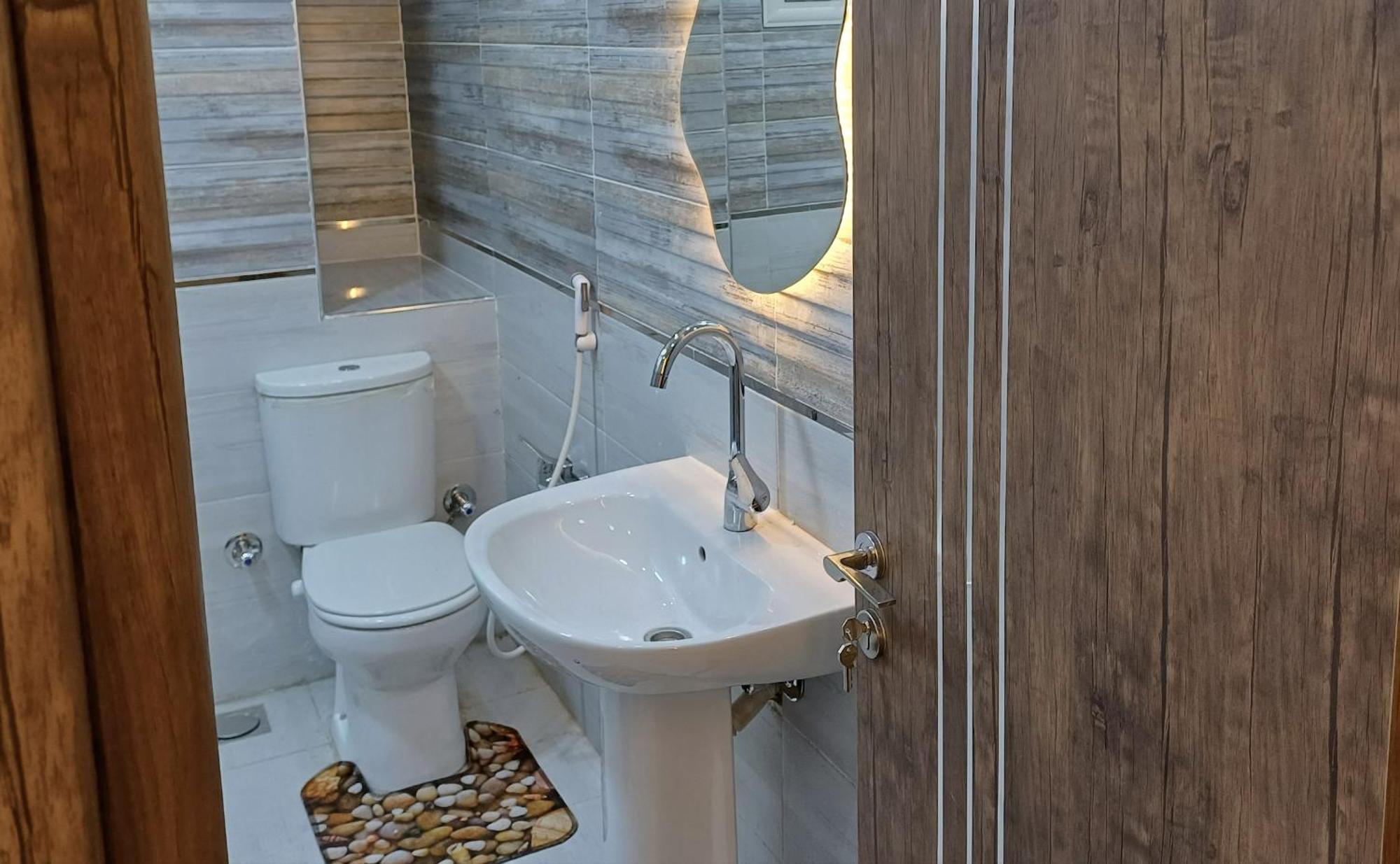 Luxury In Mohandessin, Shehab Street, Apartment *